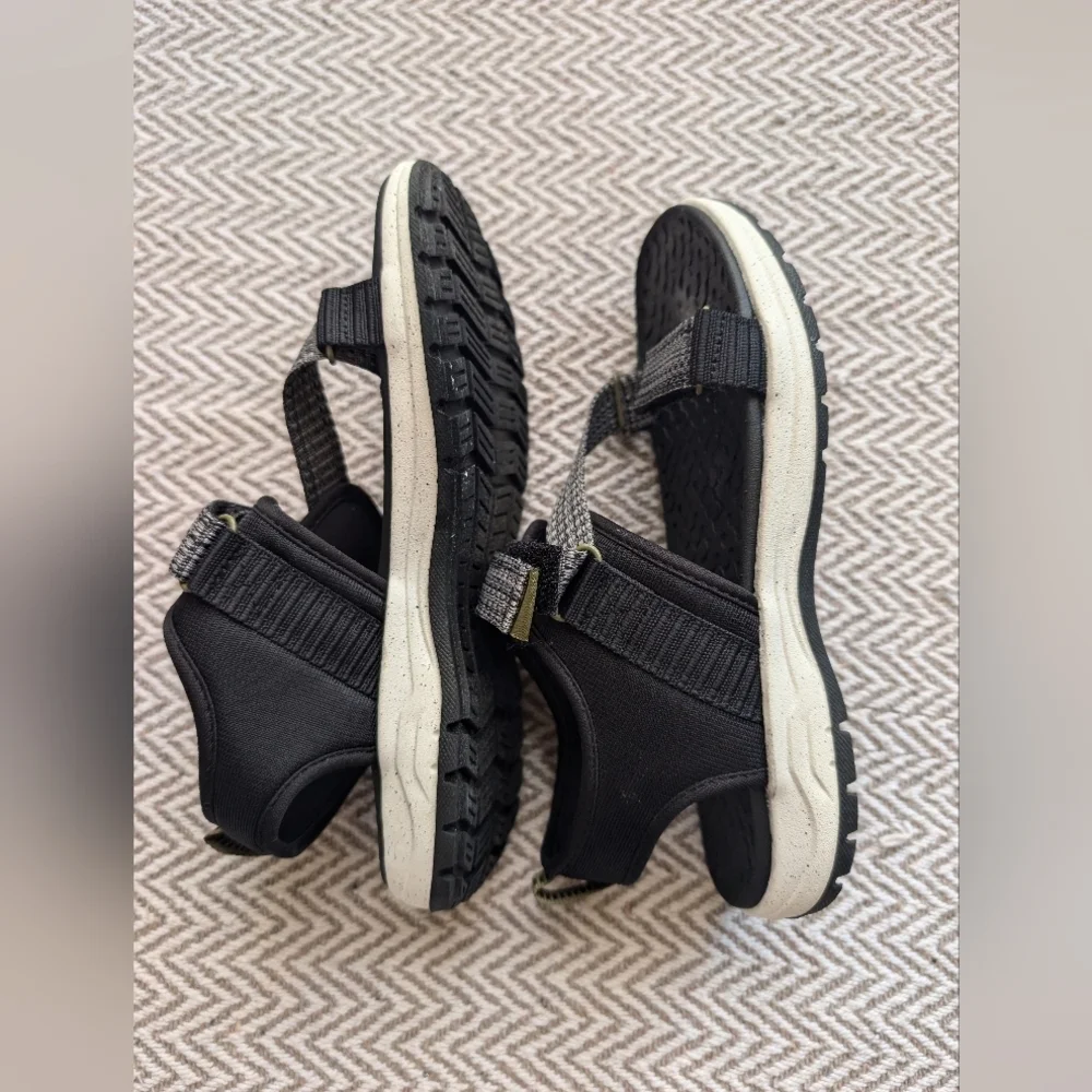 Wonder Nation Black and Silver Kids Sandals/ New With Out Tags Size 3